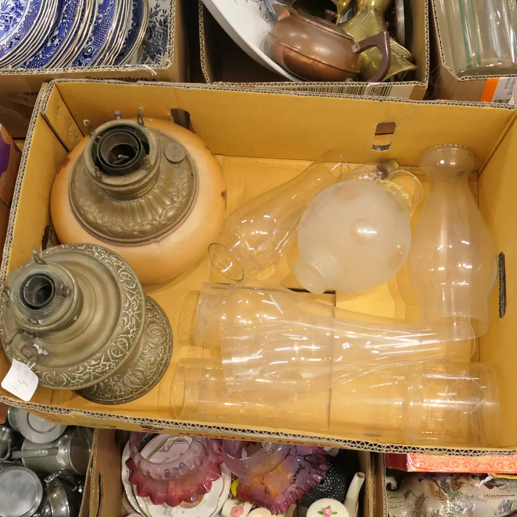 BOX LOT 2 KEROSENE LAMPS AND VARIOUS ATTACHMENTS Image 1++