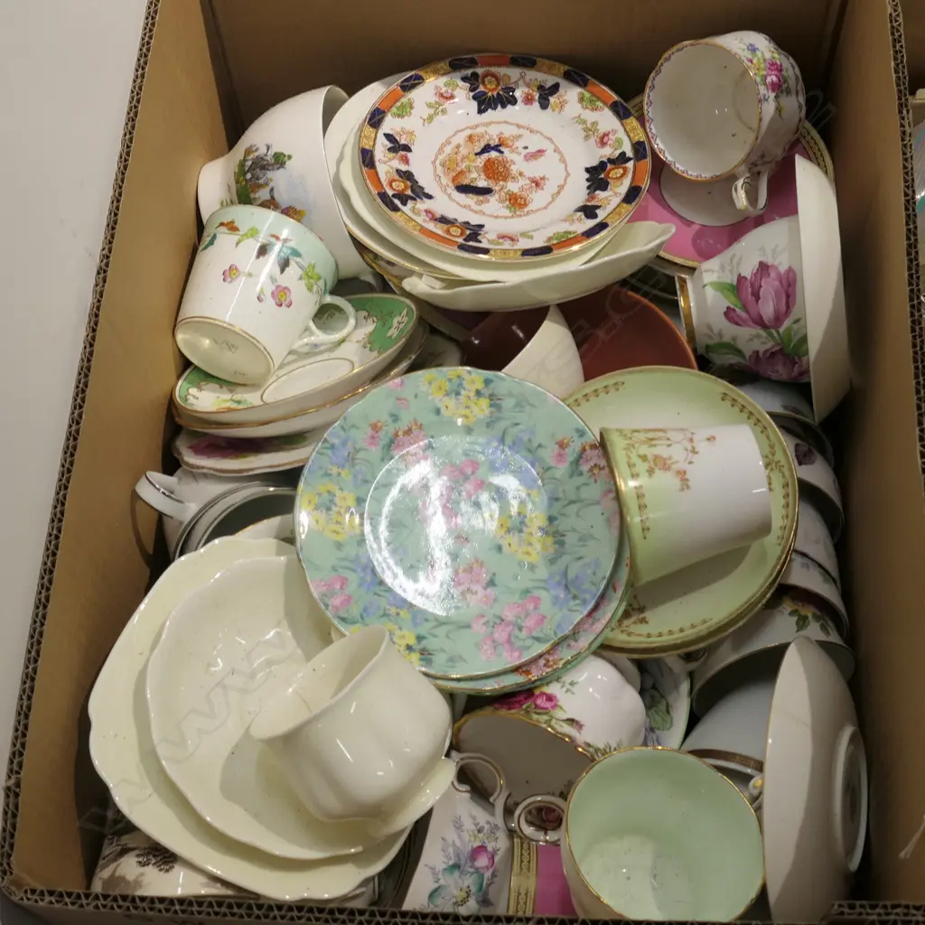 BOX OF MISCELLANEOUS CHINA Image 1++