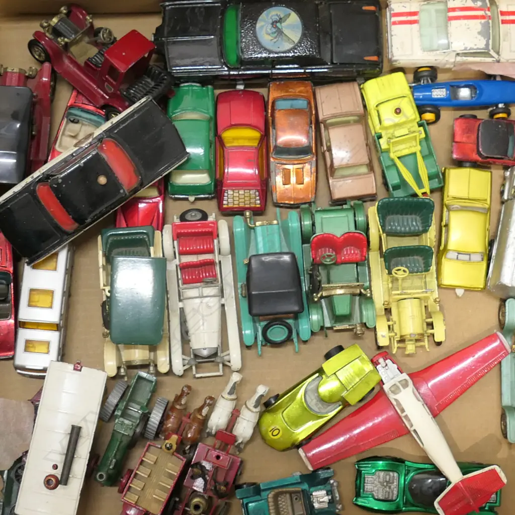 BOX OF VINTAGE MATCHBOX CORGI DINKY & OTHER TOYS Image 1++
