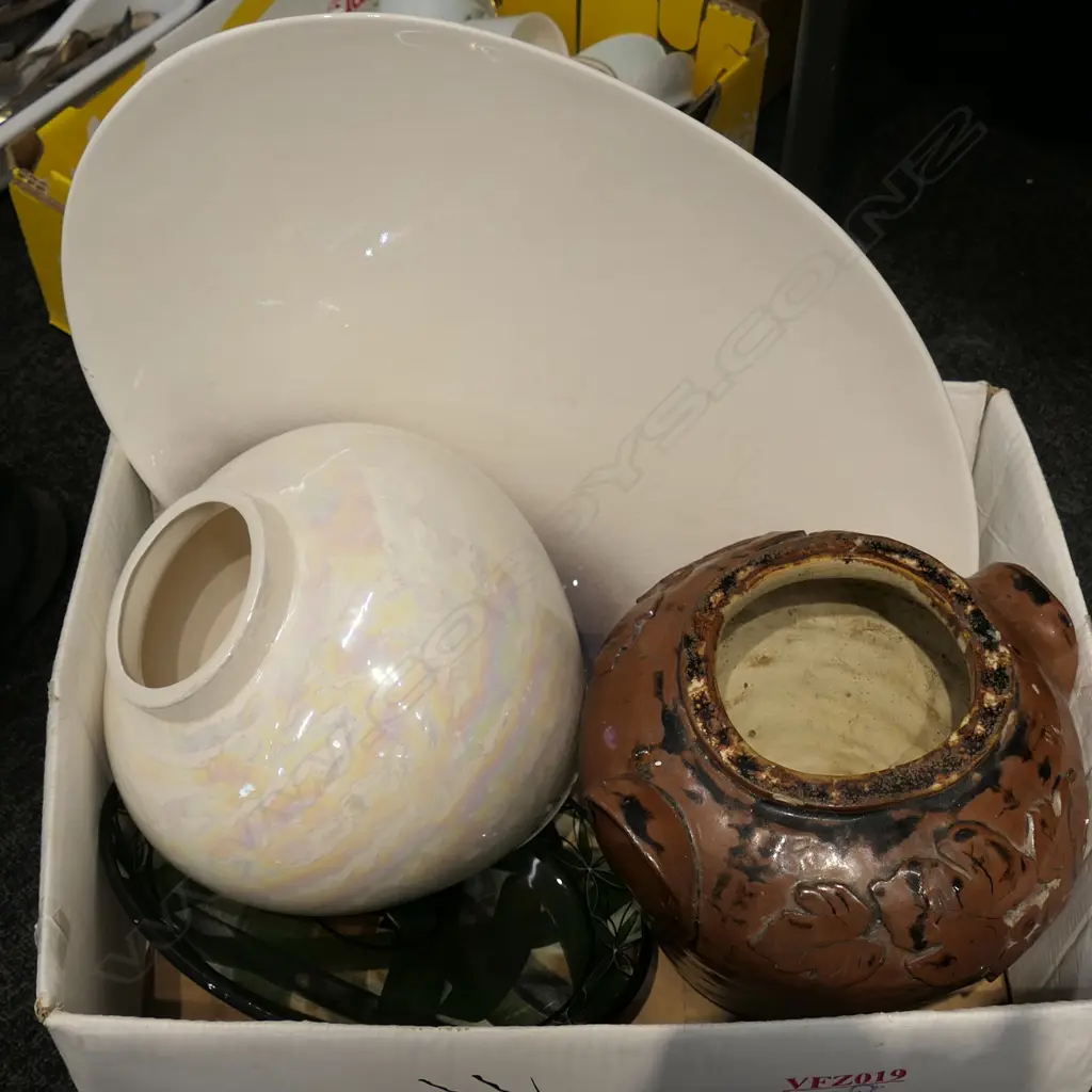 LOT NZ STUDIO POTTERY ETC Image 1++