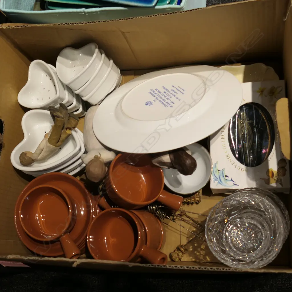 BOX CHINA, ROYALTY, CRYSTAL ETC Image 1++