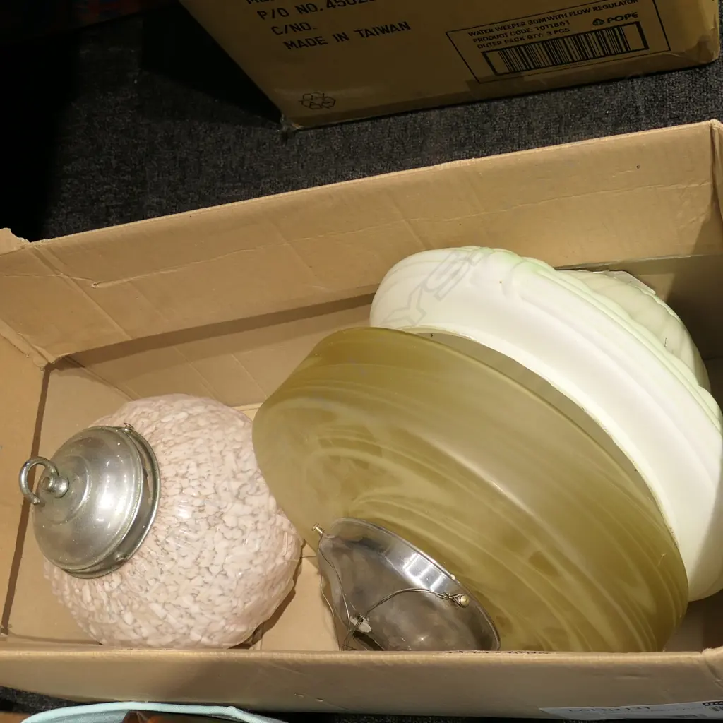 BOX LOT ART DECO LIGHT FITTINGS Image 1++