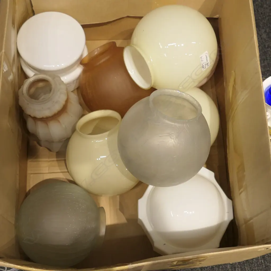 BOX LOT ART DECO LIGHT FITTINGS Image 1++