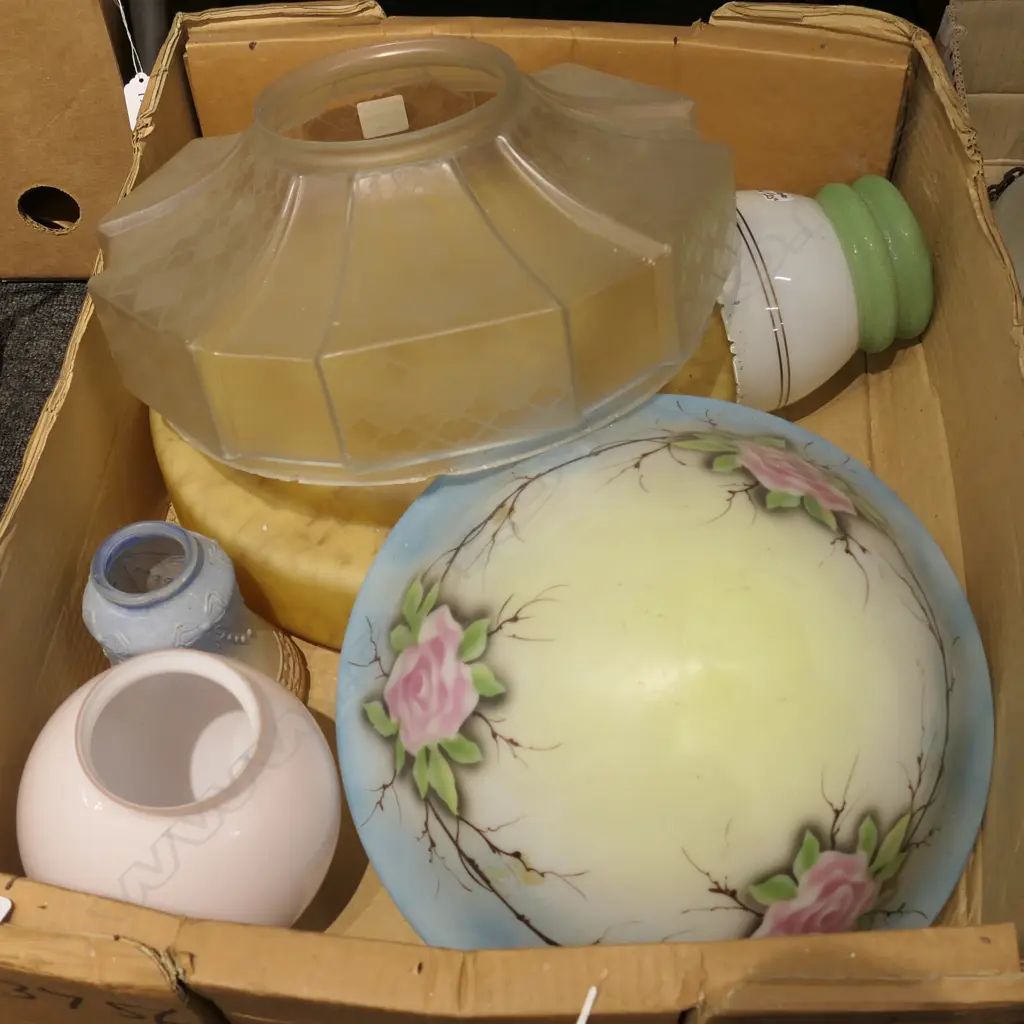 BOX LOT ART DECO LIGHT FITTINGS Image 1++