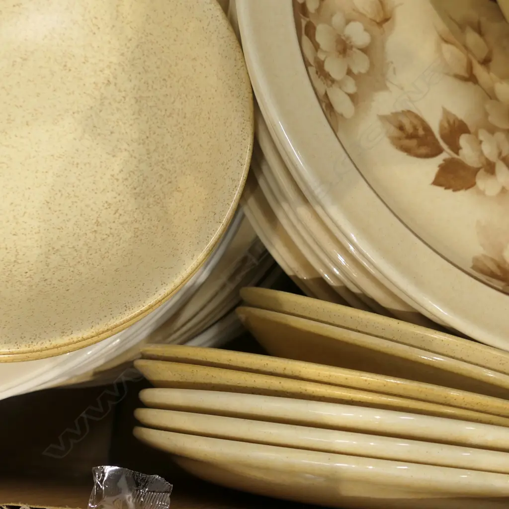 ASST CROWN LYNN DINNER WARE ETC Image 1++