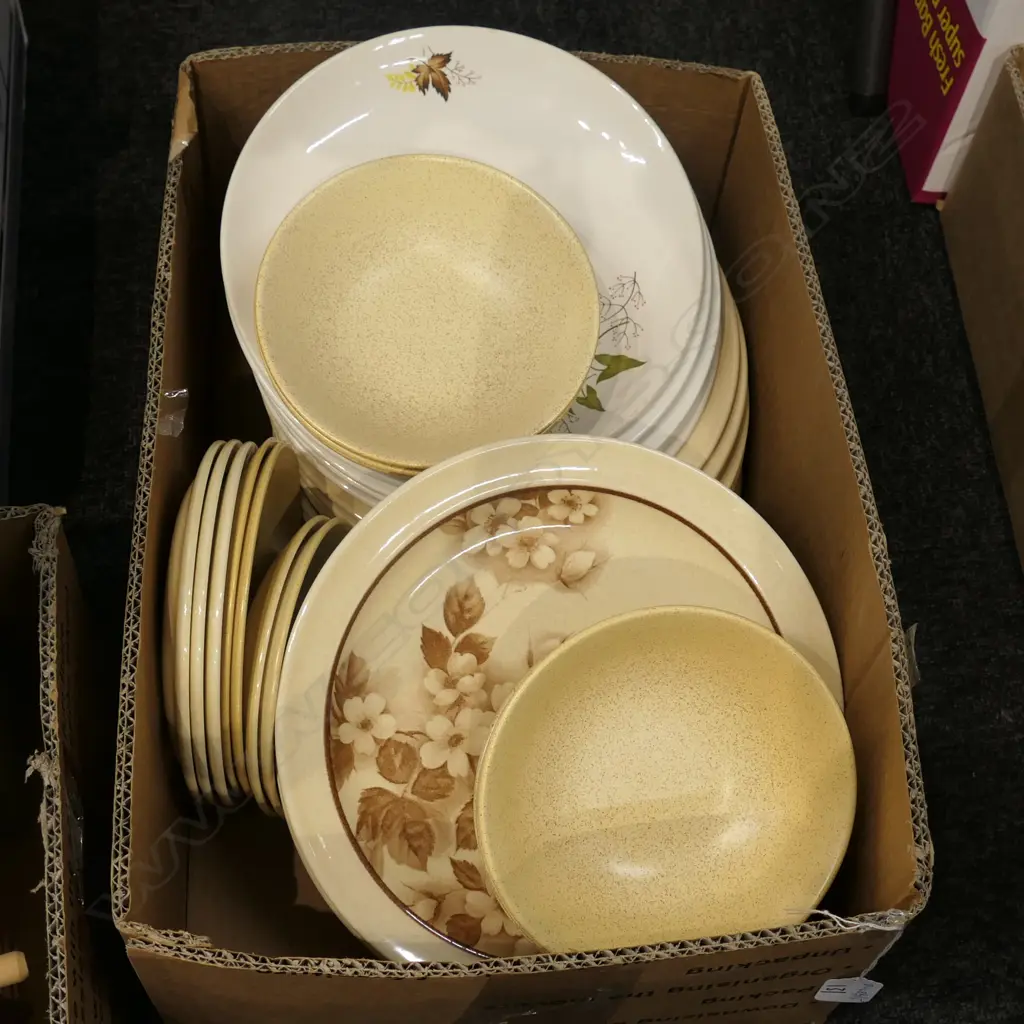 ASST CROWN LYNN DINNER WARE ETC Image 1++