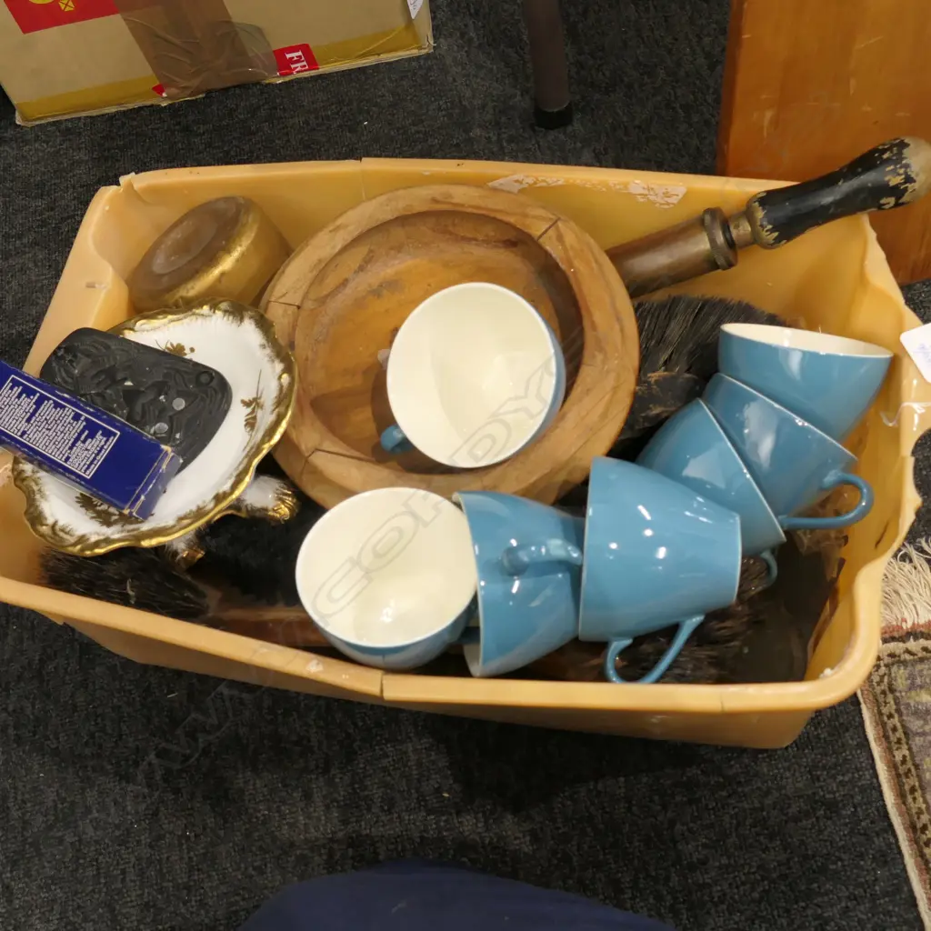 LOT ASST ITEMS + STOOL Image 1++