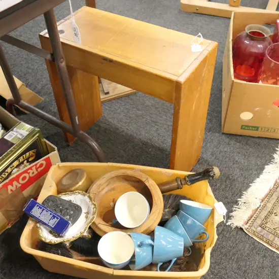 LOT ASST ITEMS + STOOL