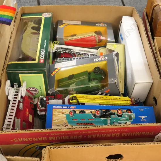 BOX LOT BOXED MODEL CARS, TRUCKS, VANS, BUSES ETC