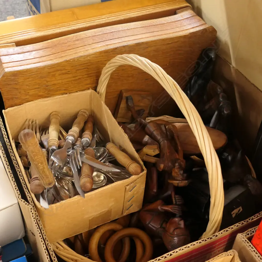 BOX LOT WOODEN ITEMS; 2 CANTEENS, CUTLERY, FIGURES ETC Image 1++