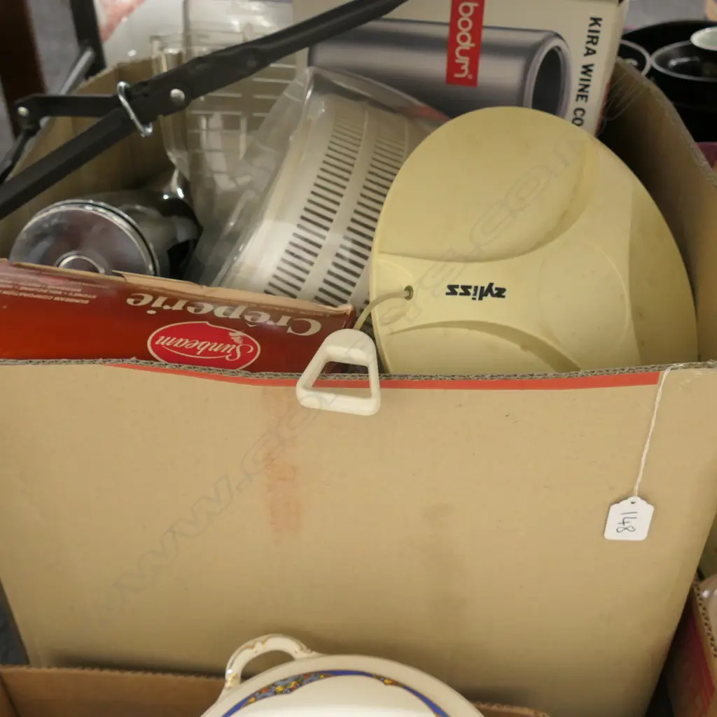 LOT ASST KITCHEN APPLIANCES ETC Image 1++