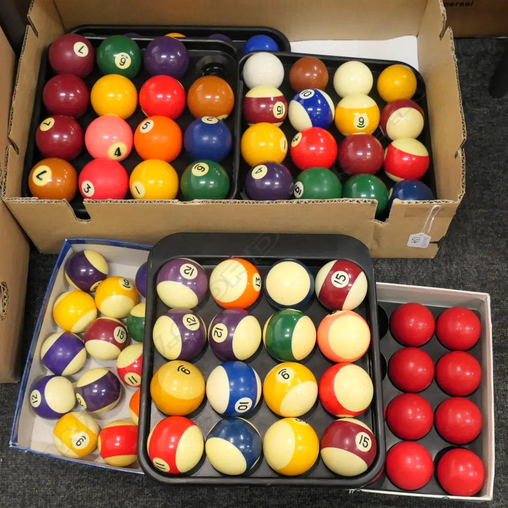 BOX LOT BILLARD BALLS Image 1++