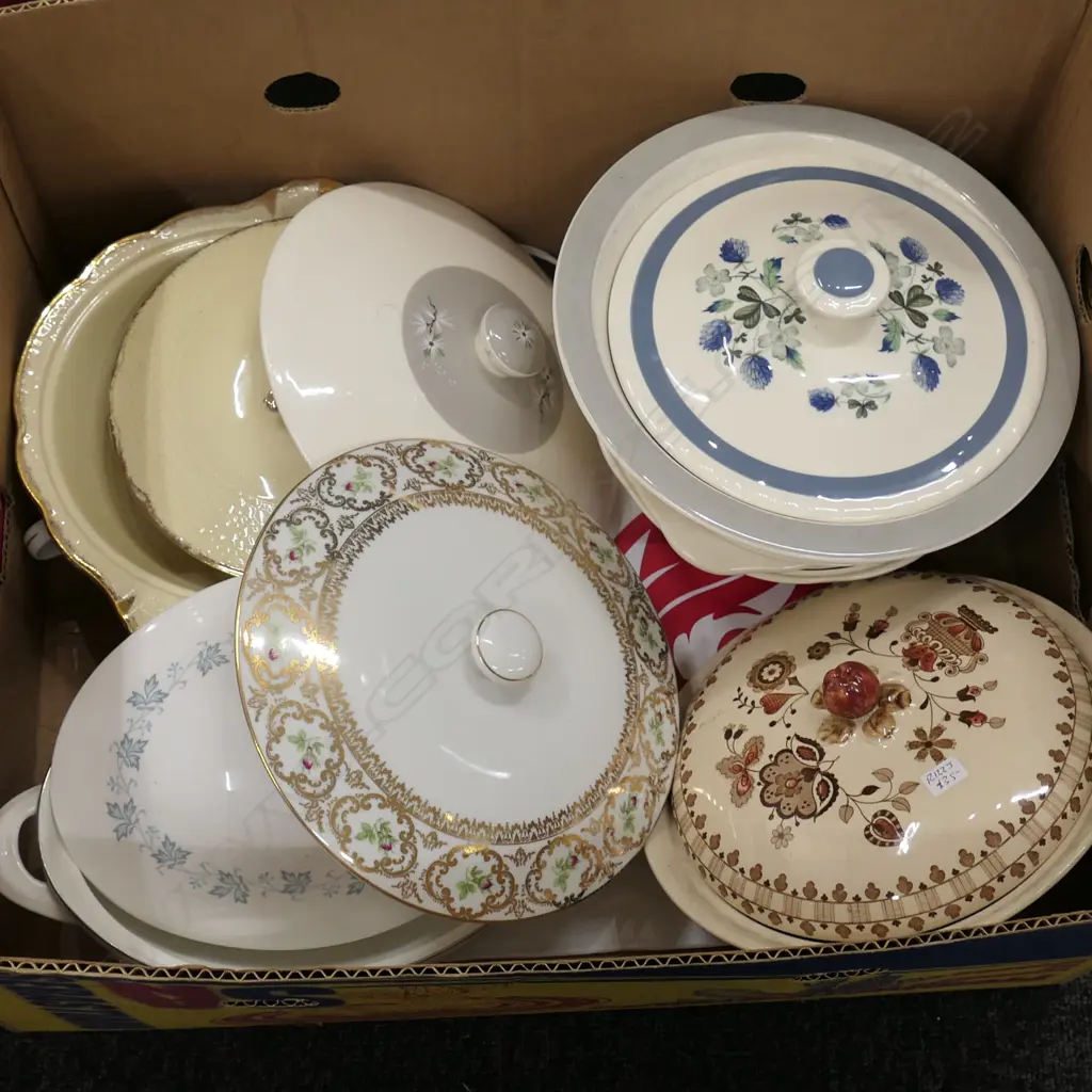 BOX LOT TUREENS Image 1++