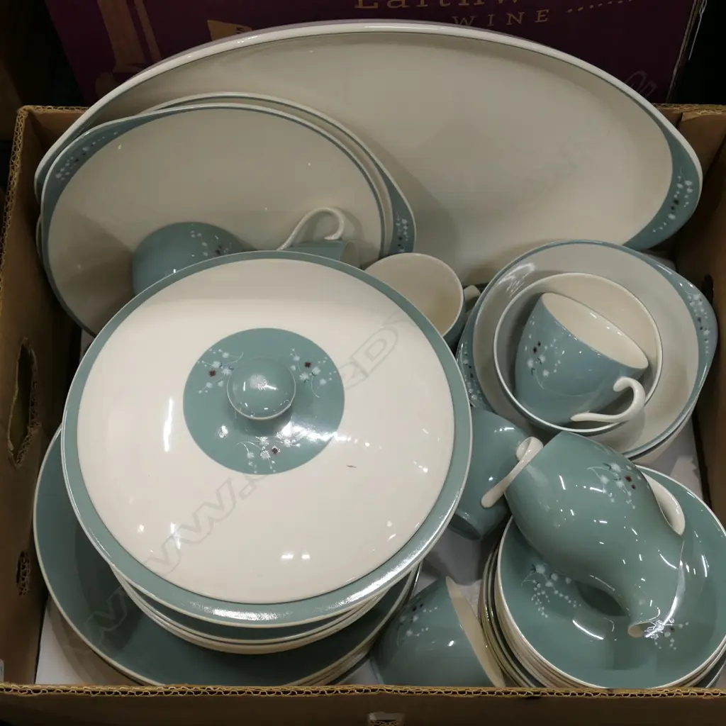 BOX LARGE ROYAL DOULTON DINNERSERVICE Image 1++