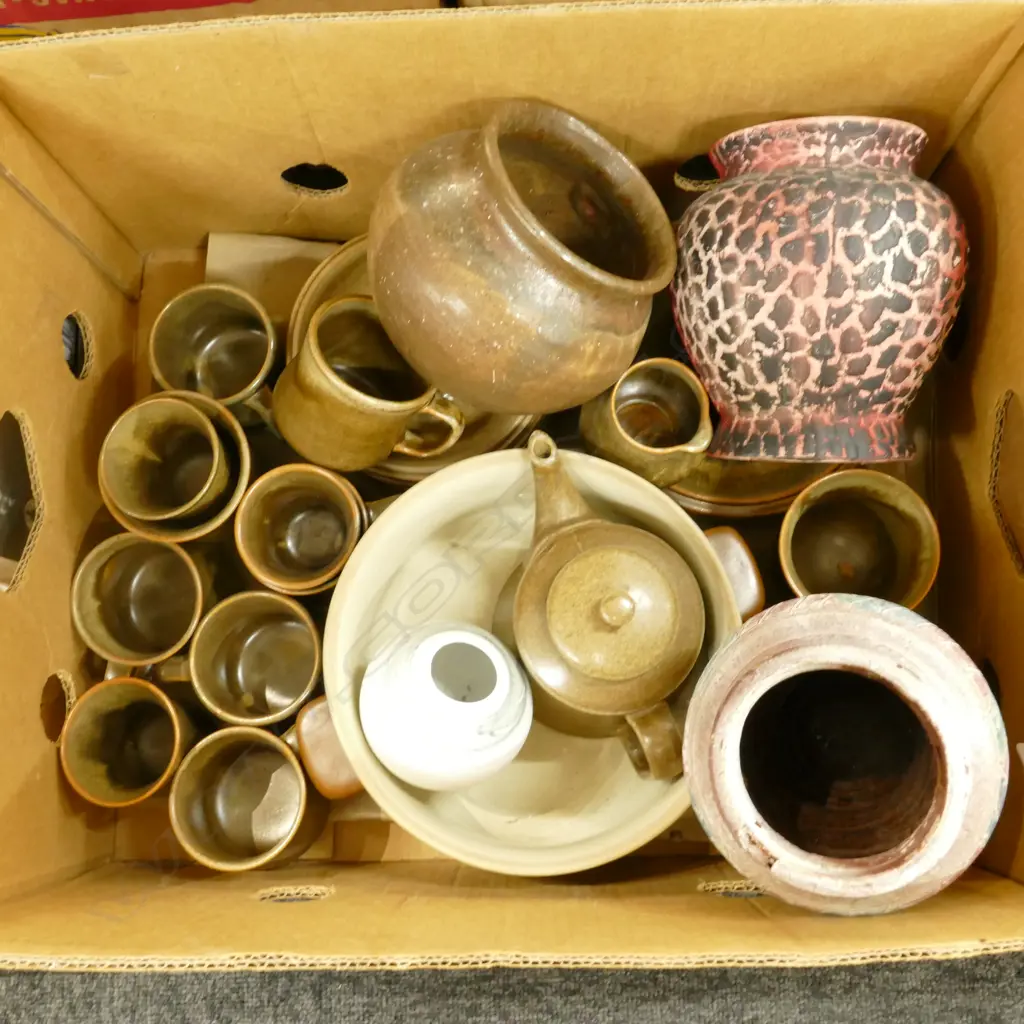 BOX TEMUKA & OTHER NZ POTTERY  Image 1++