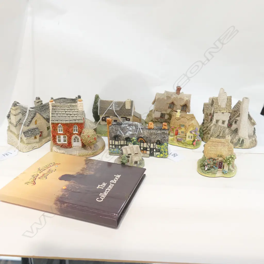 9 ASST COTTAGES LILLIPUT ETC + BOOK Image 1++