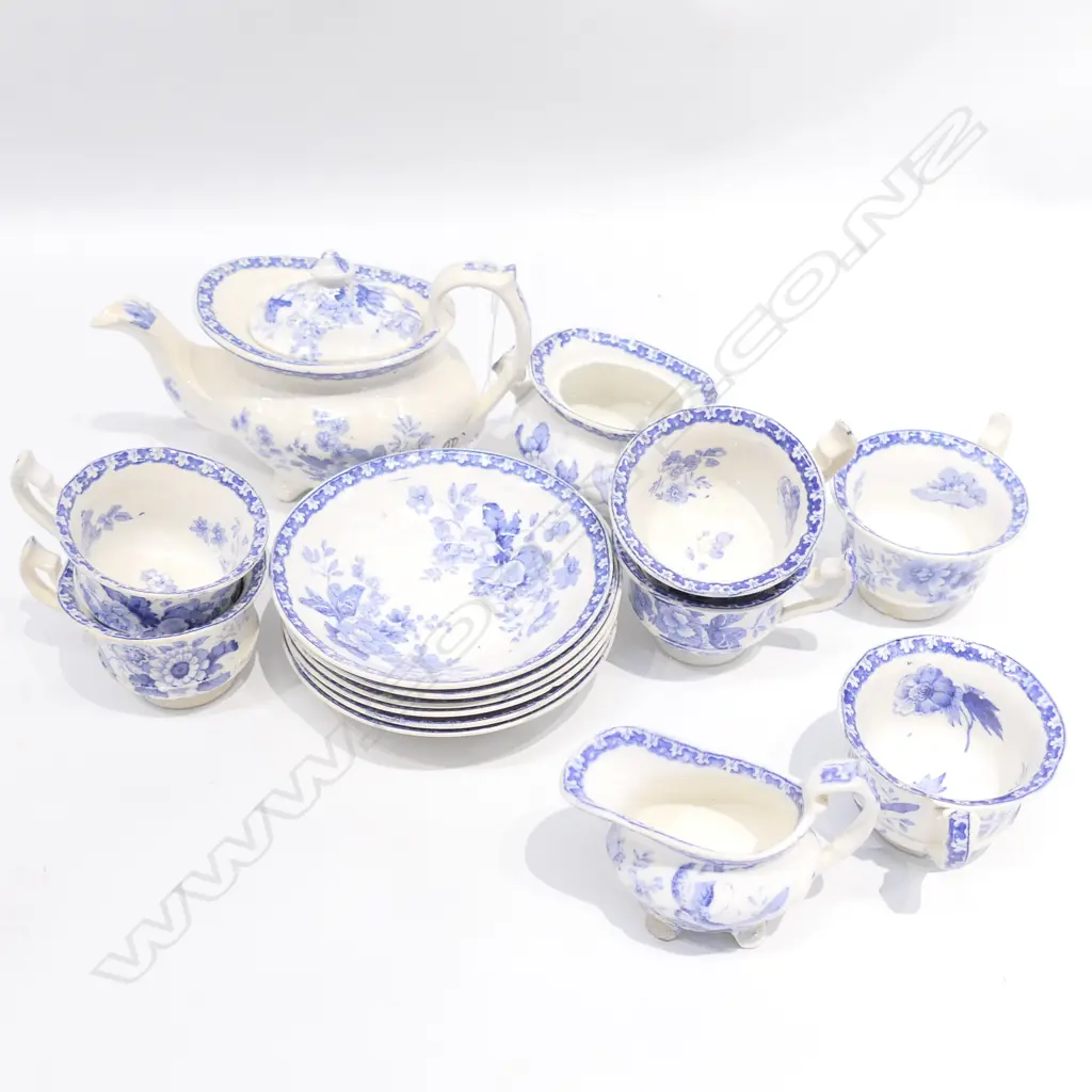 VICTORIAN CHILD'S TEA SET AF Image 1++