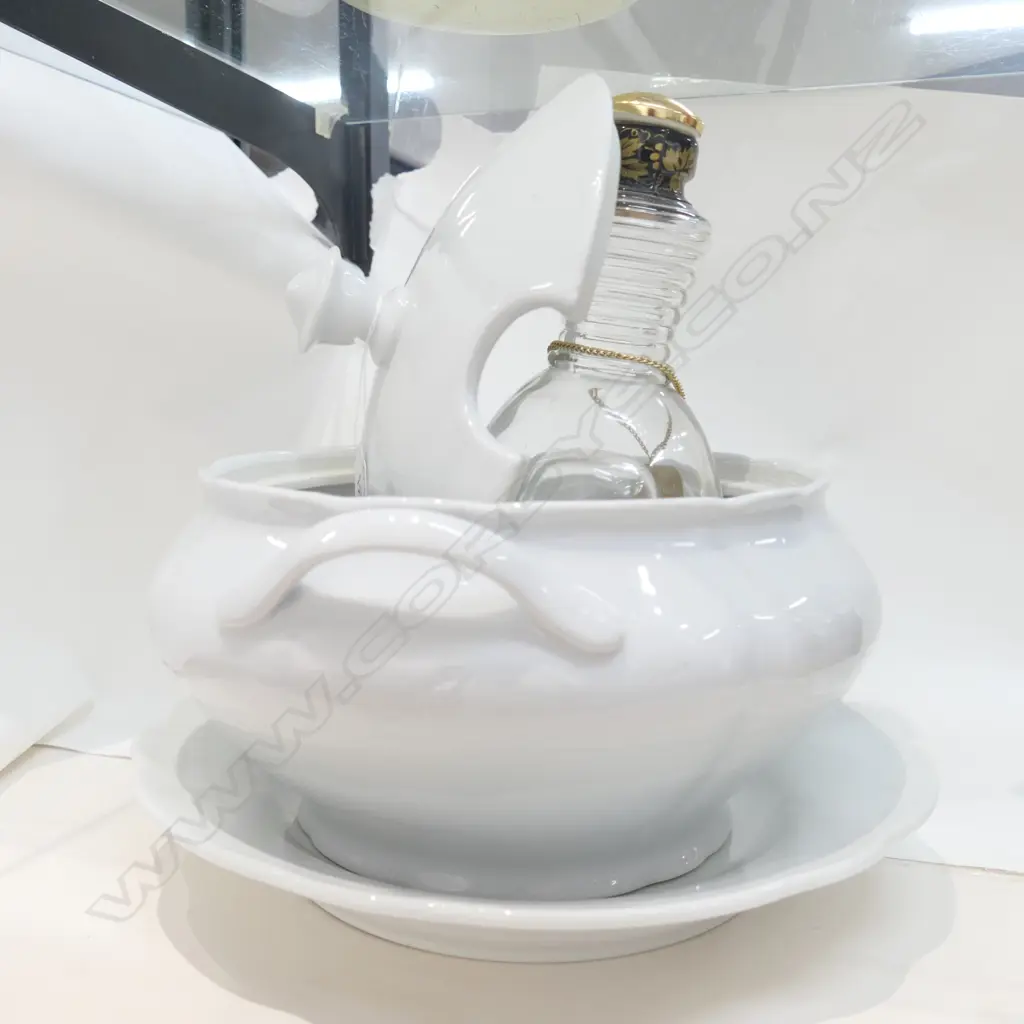 LGE LIDDED WHITE TUREEN ON DISH  + MUSICAL BOTTLE Image 1++