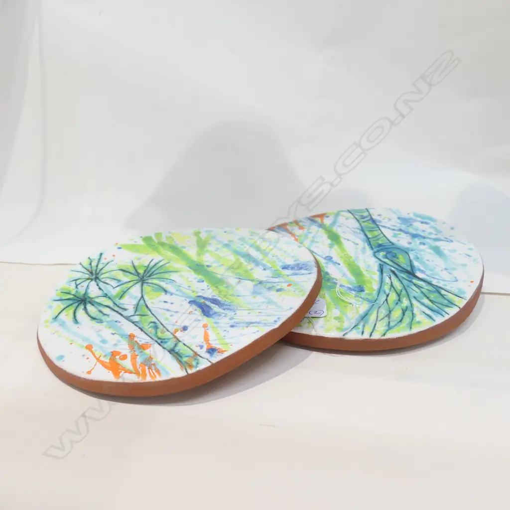 2 MORRIS AND JAMES CIRCULAR TILES Image 1++