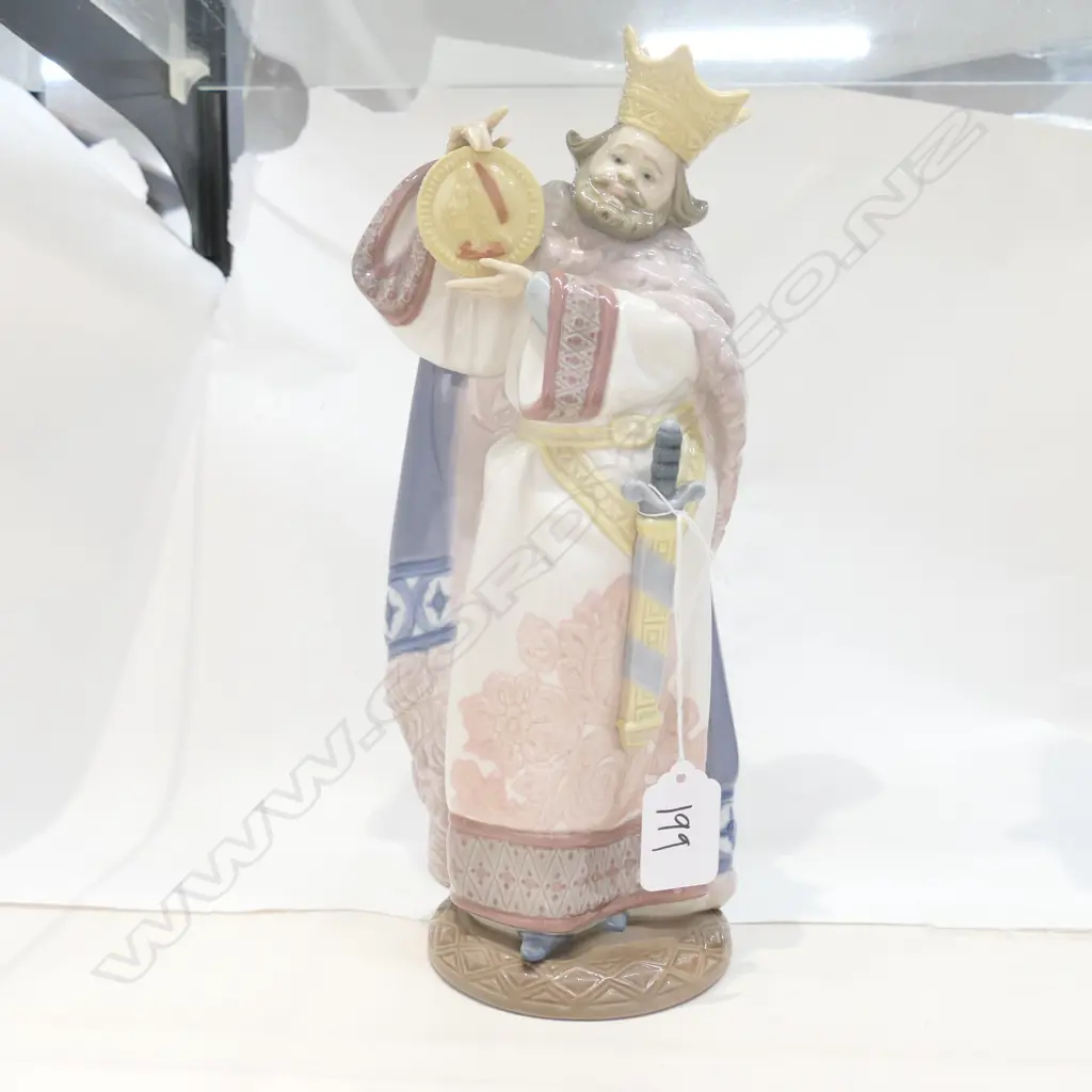A Lladro figure 'King of Gold' No. 5867 Image 1++
