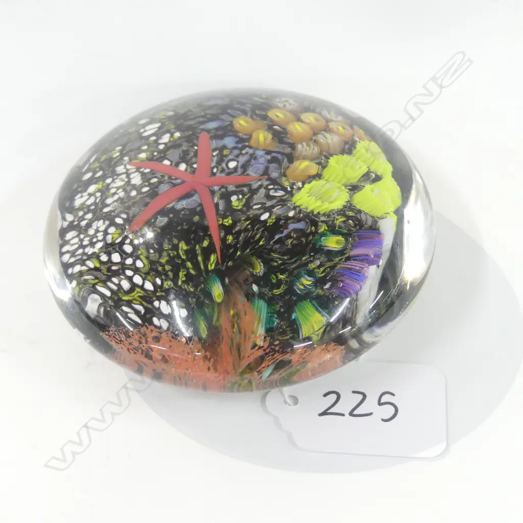 PETER RAOS PAPERWEIGHT DIA 80MM SIGNED AND DATED 2000 Image 1++