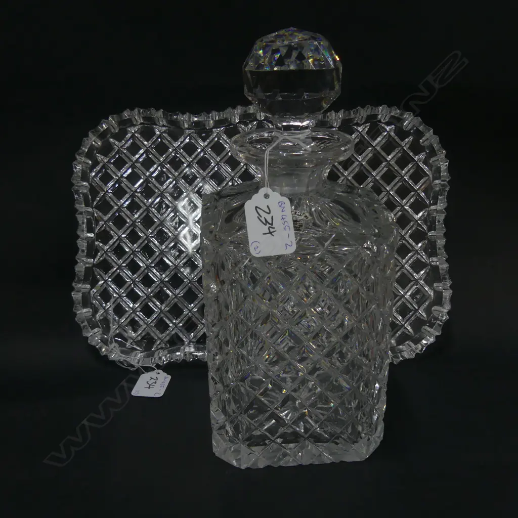 CRYSTAL SQUARE TRAY AND SQUARE CUT DECANTER Image 1++