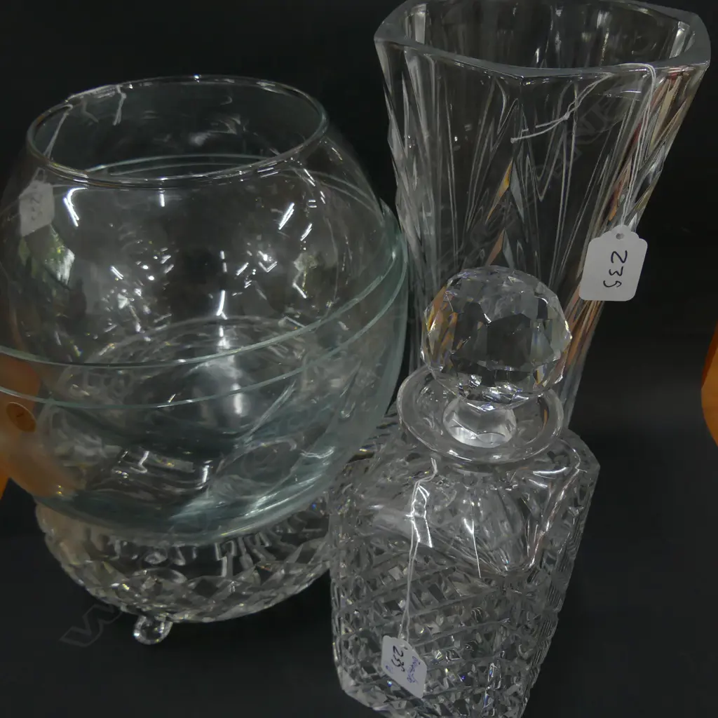 ASST CRYSTAL BOWLS/VASE + DECANTER  Image 1++