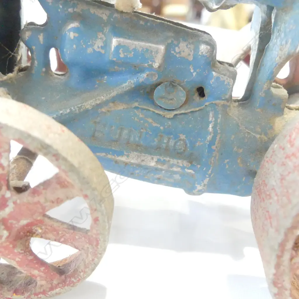 A Fun-Ho Fordson Tractor (Model 104B) Image 1++