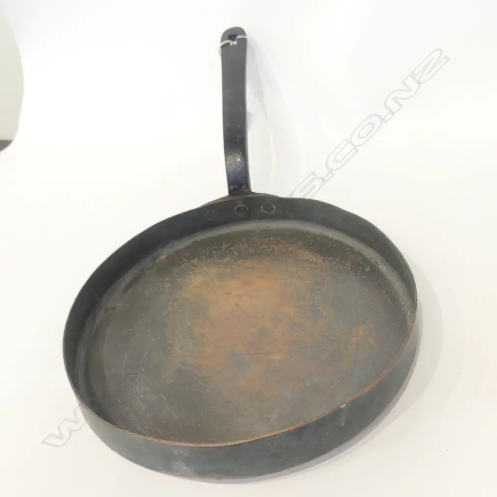 COPPER / CAST IRON PAN  Image 1++