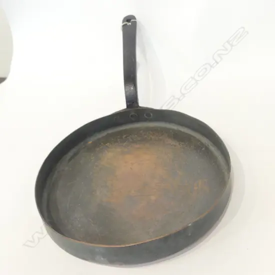 COPPER / CAST IRON PAN 