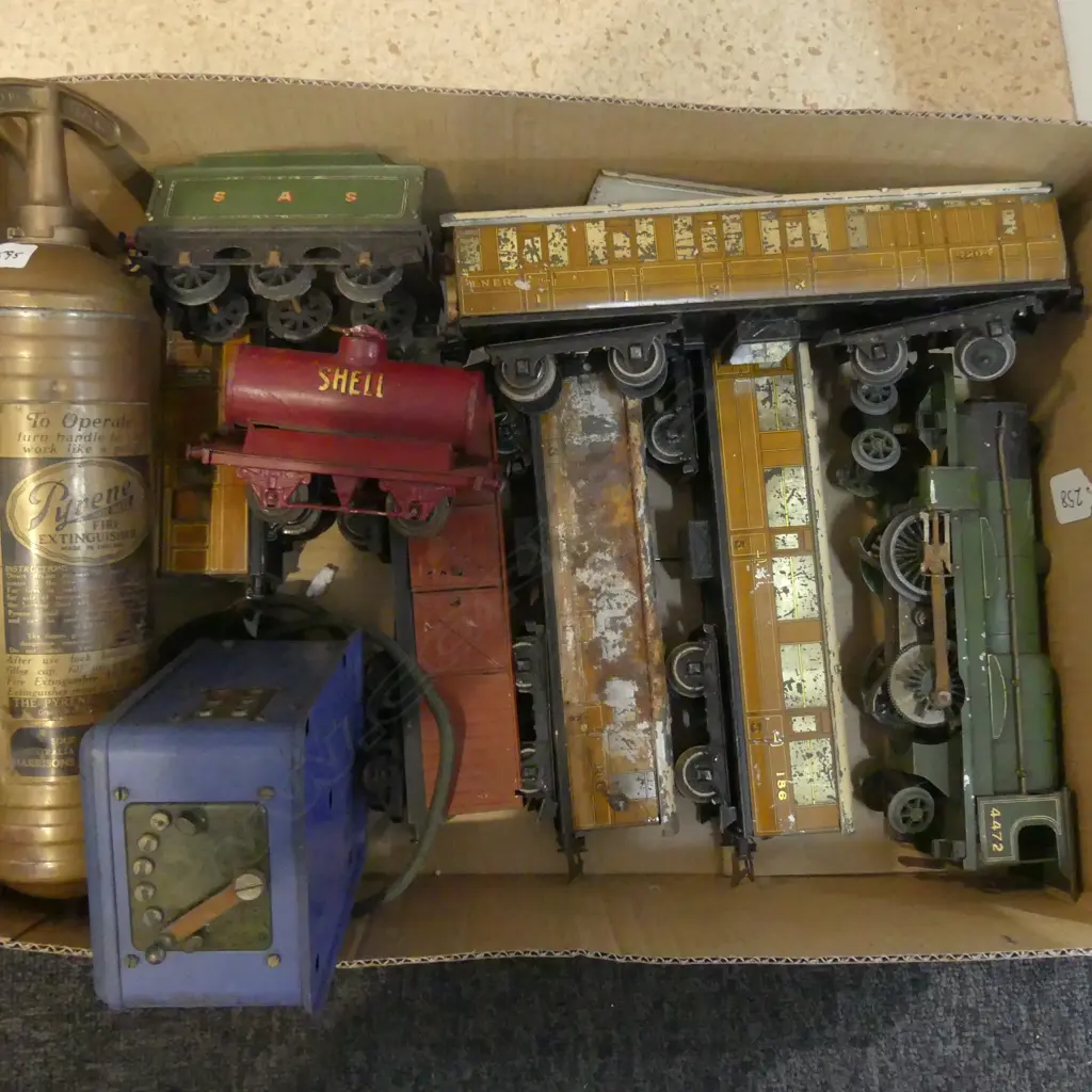 VINTAGE HORNBY ELECTRIC LOCO A.F + 7 CARRIAGES ETC Image 1++