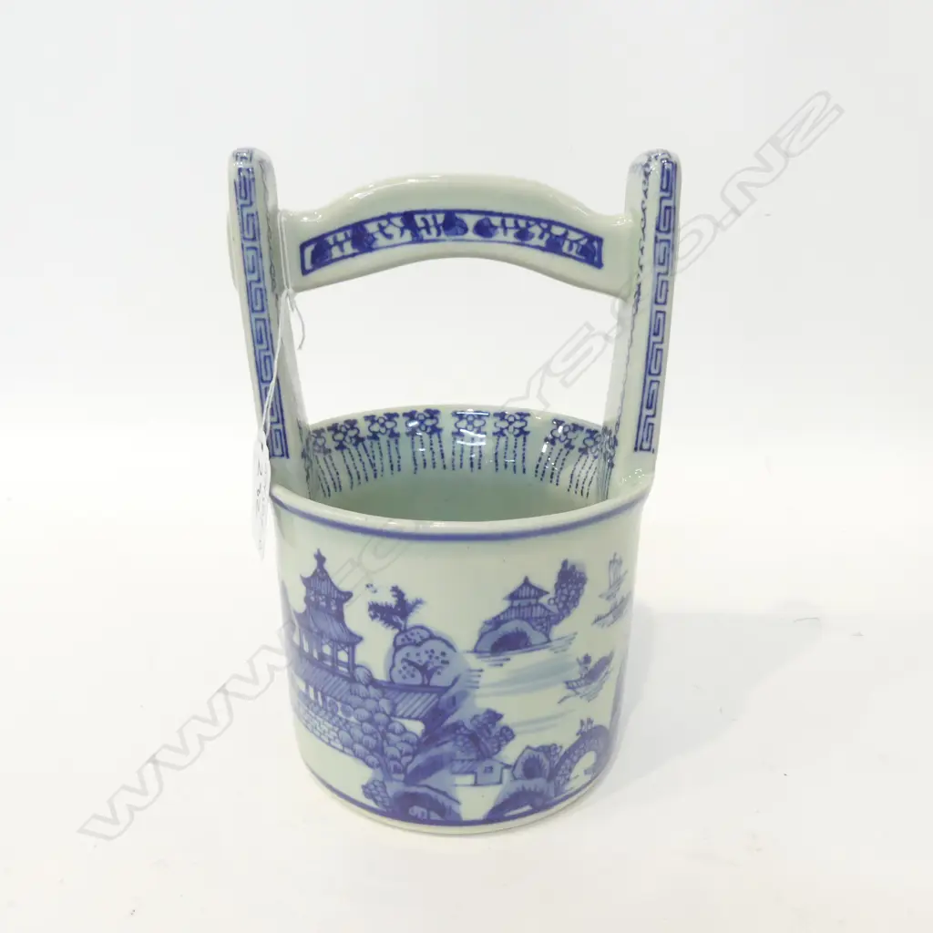 CHINESE B&W BUCKET FORM BOWL Image 1++