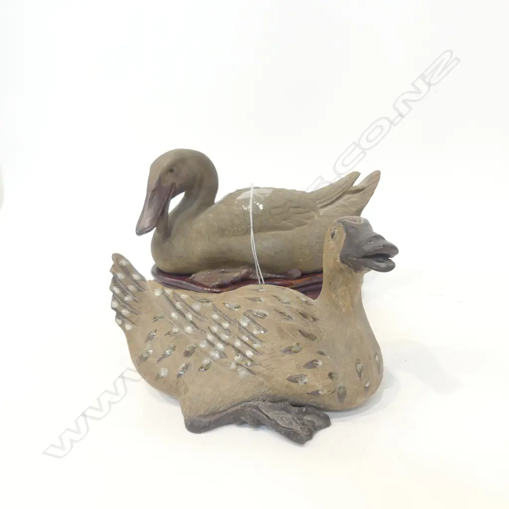TWO CHINESE CERAMIC DUCKS Image 1++