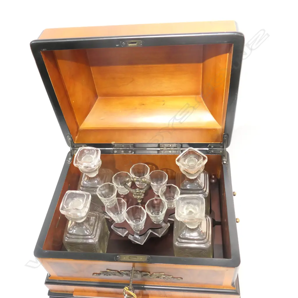 LIDDED INLAY BAR CHEST W/ DECANTERS ETC. W. 420MM Image 1++