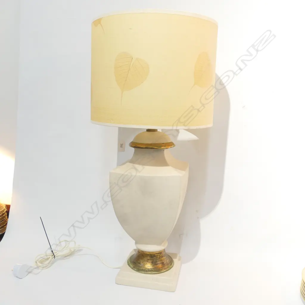 LARGE TABLE LAMP  Image 1++