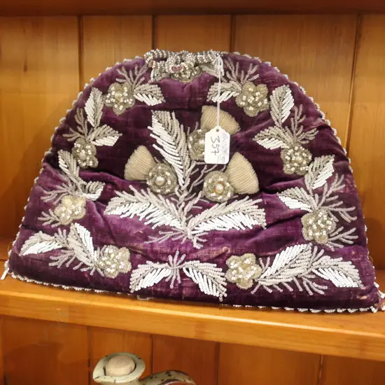 VICT BEADED PADDED VELVET LGE TEACOSY