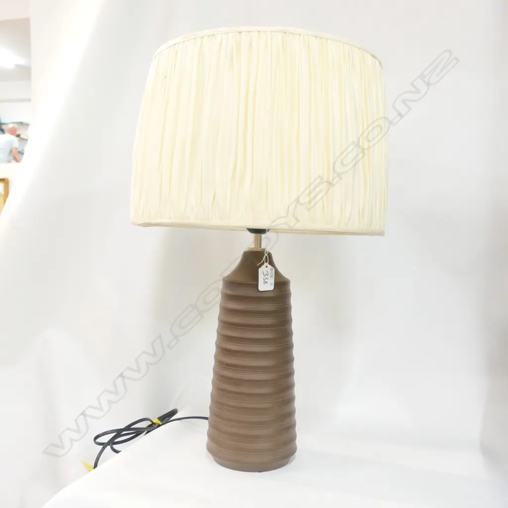 CONTEMPORARY BROWN CERAMIC TABLE LAMP  Image 1++