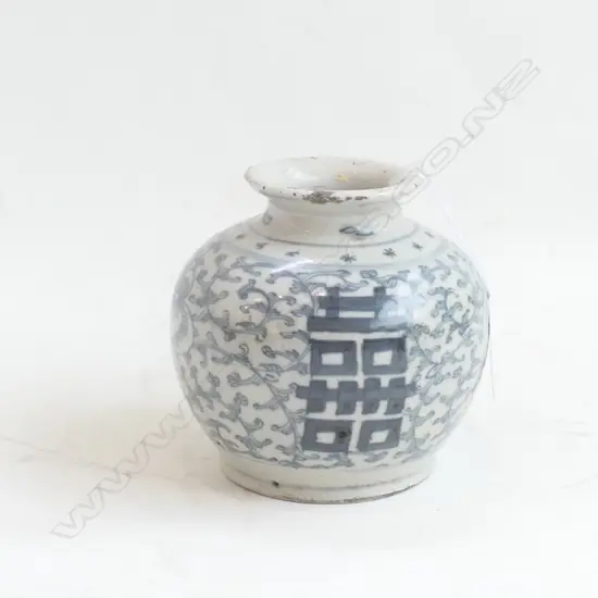PROVINCIAL MING STYLE SMALL VASE DECORATED WITH SHOU CHARACTERS ON TENDRIL GROUND (MINOR FRITS)