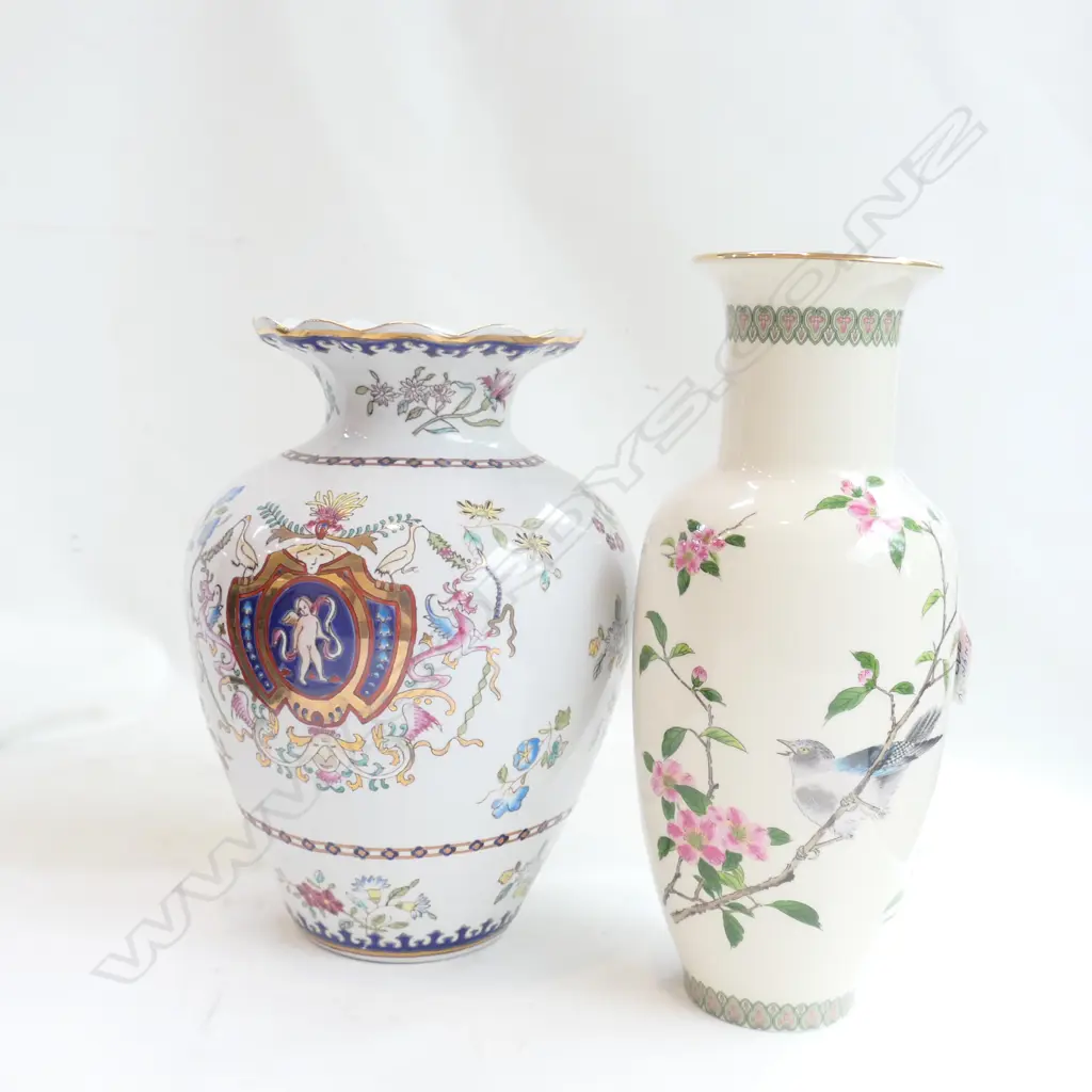 2 ORIENTAL VASES 1 JAPANESE W BIRDS 1 W CHERUB CREST Image 1++