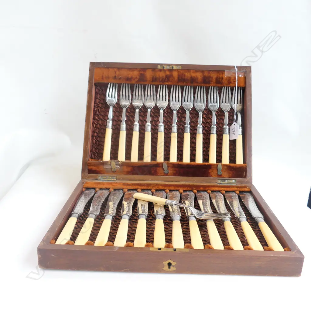 EDWARDIAN 12 PLACE, SILVER PLATE FISH SERVICE IN FITTED WALNUT CANTEEN Image 1++