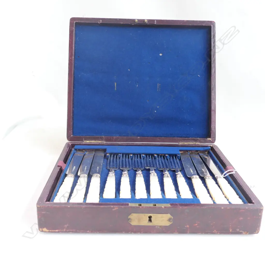 C1900 S/PLATE 12 PERSON FRUIT SET IN LEATHER BOX Image 1++