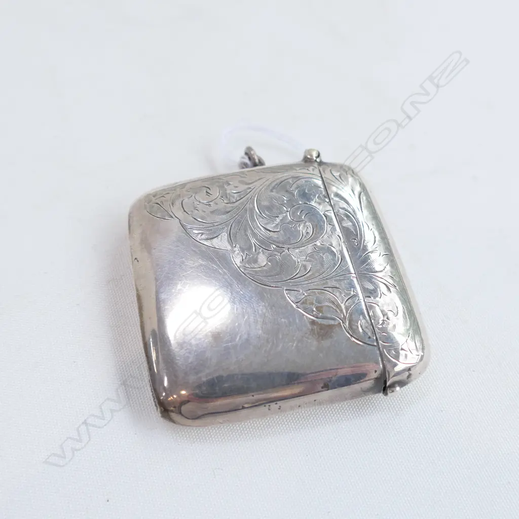 1917 LARGE SILVER VESTA, ENGRAVED HALF LEAF SCROLL Image 1++