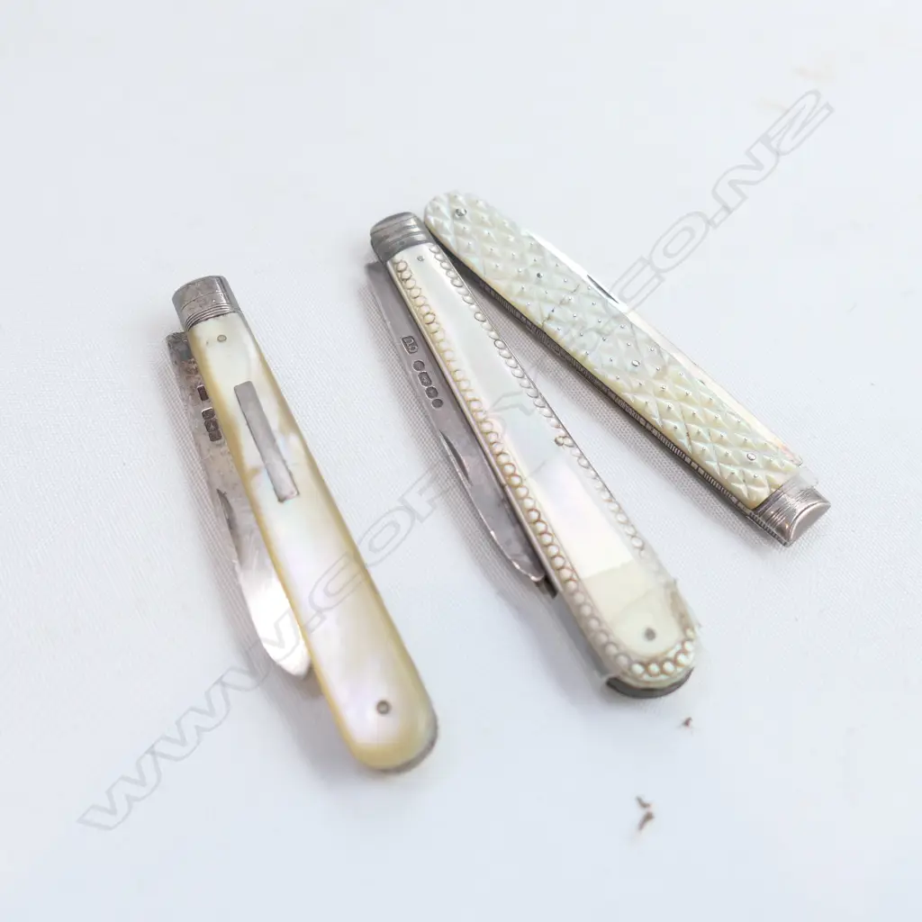 3 SILVER POCKET KNIVES MOP ETC Image 1++