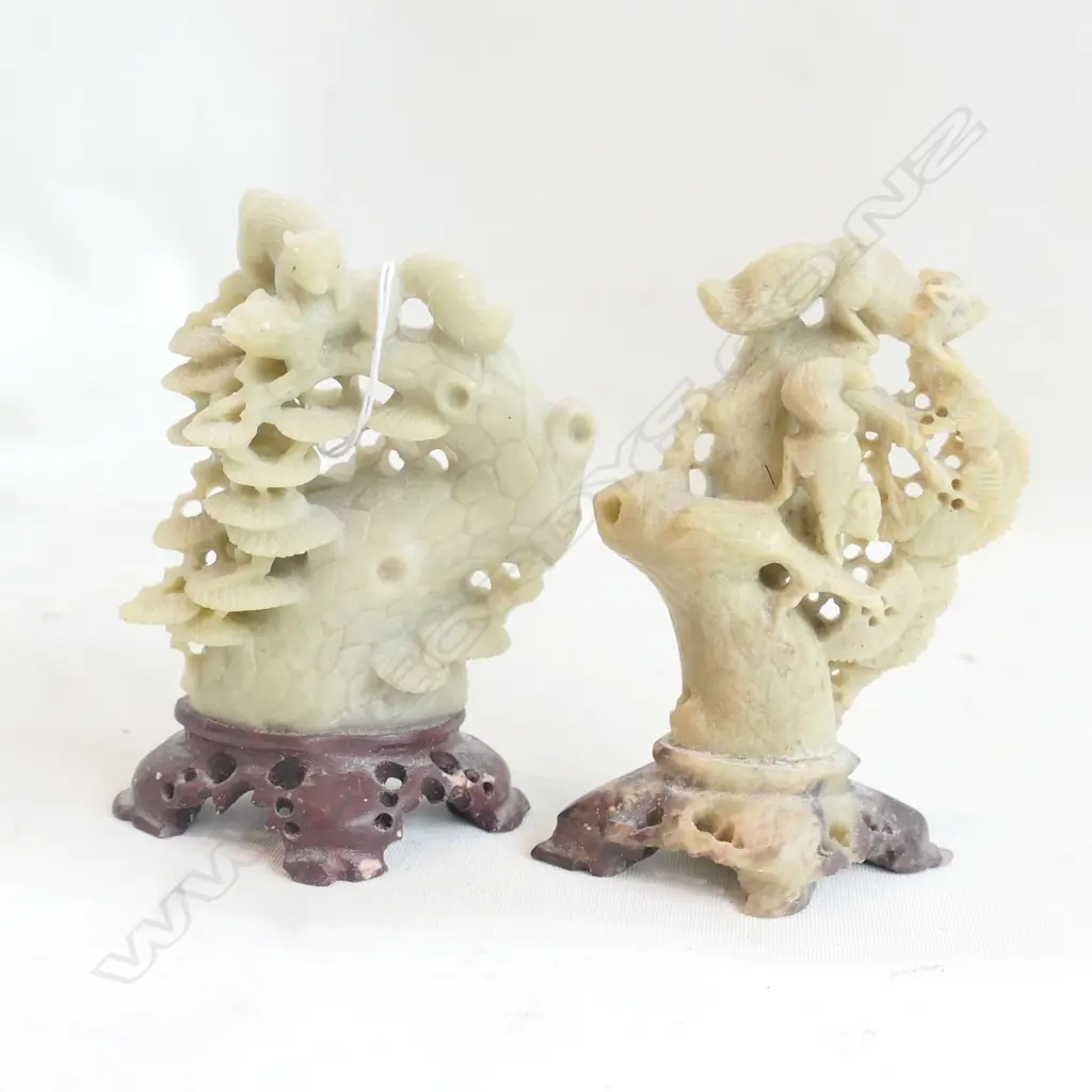 2 X CHINESE SOAPSTONE VASES SQUIRRELS Image 1++