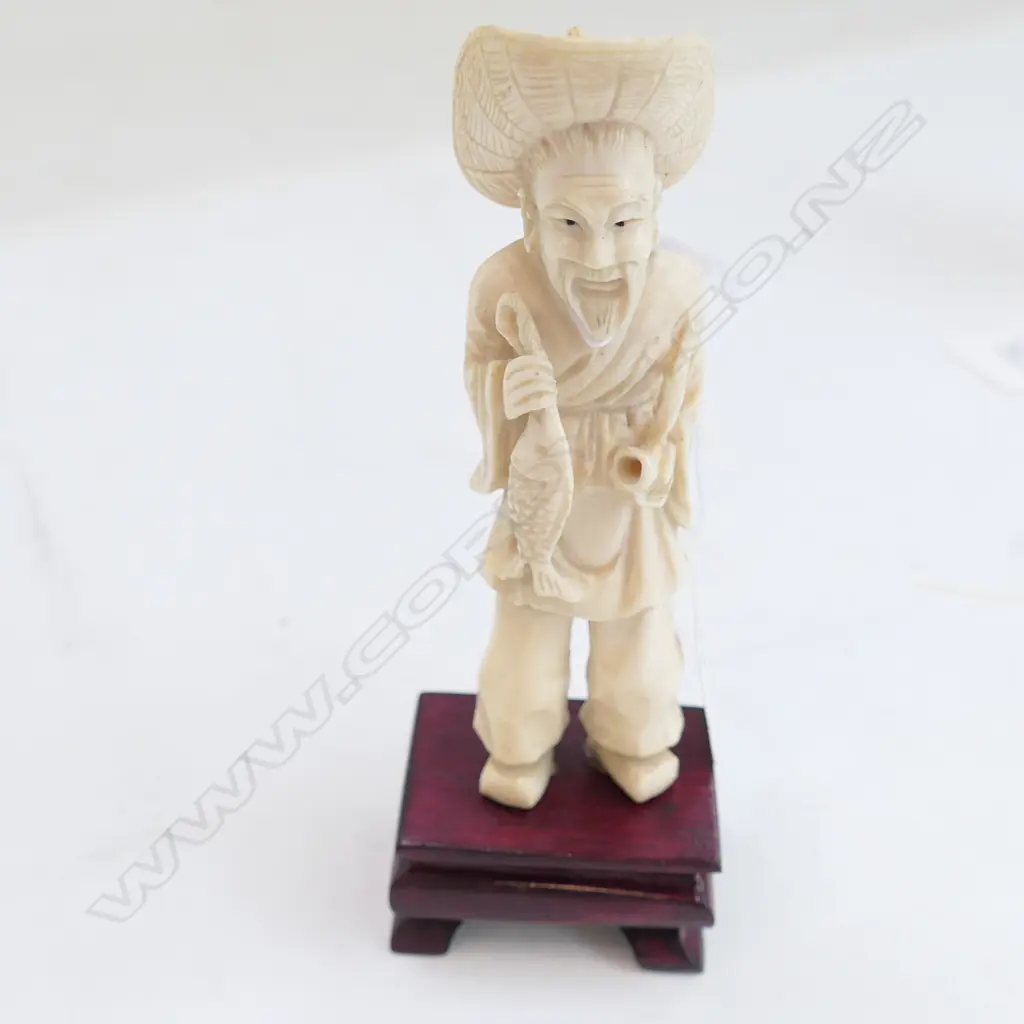 ORIENTAL IVORY CARVED MARINE IVORY FISHERMAN Image 1++