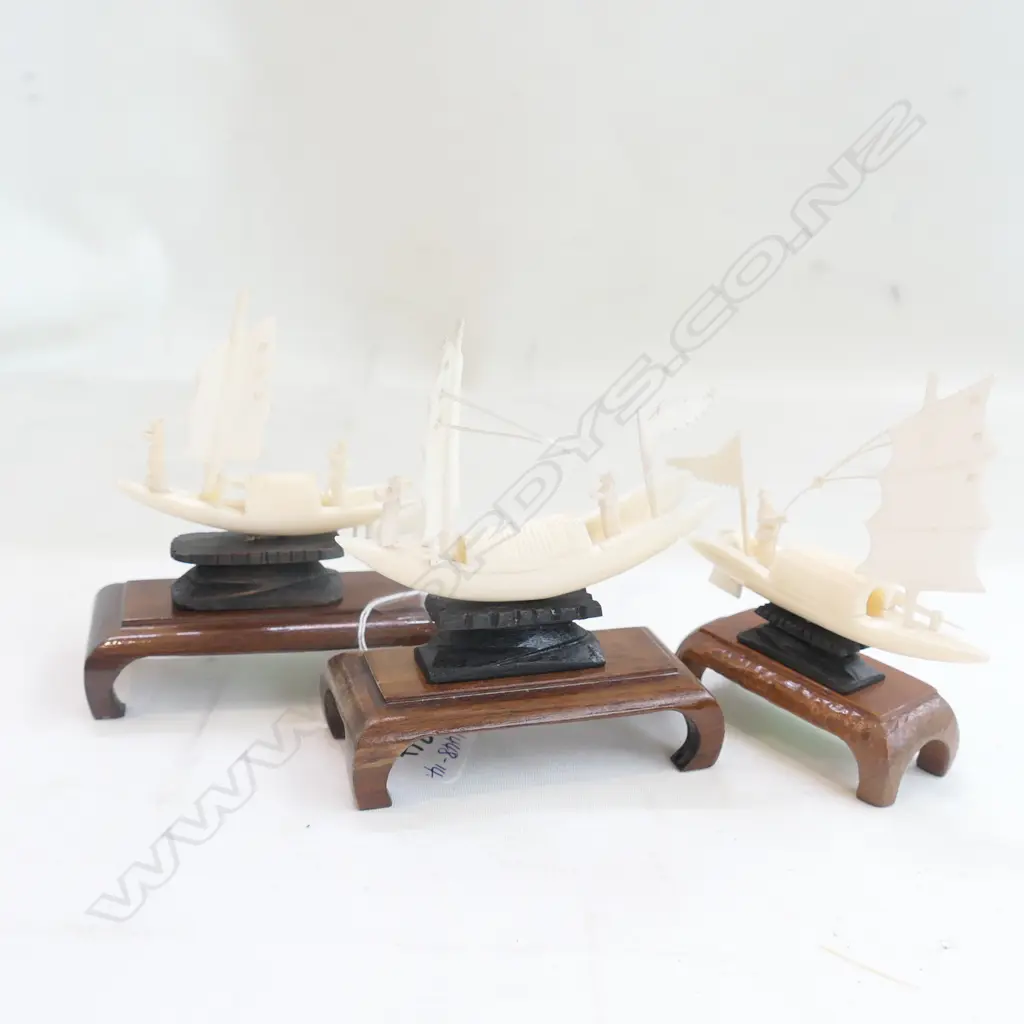 3 CARVED IVORY SAIL BOATS + FIGURES. ON STANDS Image 1++