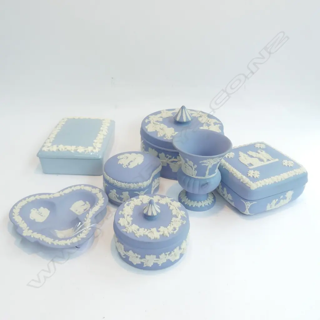 LOT ASST W/WOOD JASPER WARE Image 1++