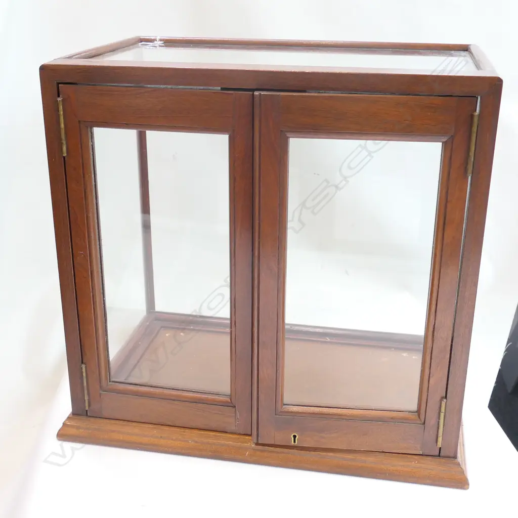 VINTAGE MAHOGANY DISPLAY CABINET 2 DOORS Image 1++