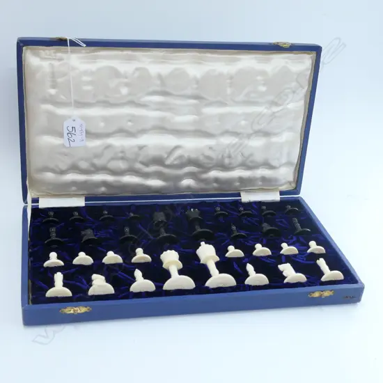 SET IVORY CHESS PIECES 