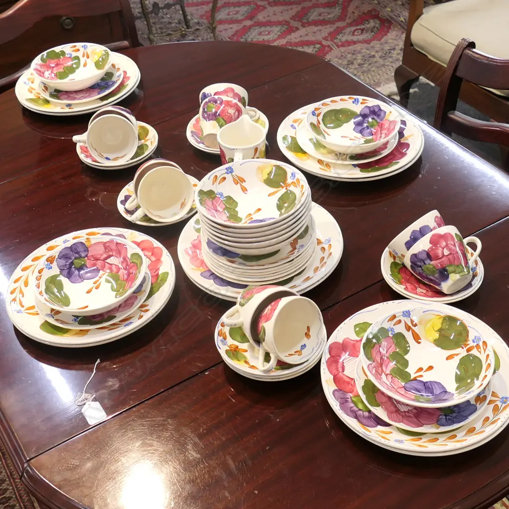 51 PCES FLEURETTE BRERETONWARE NZ; 10 DINNER PLATES, 10 TRIOS, 10 BOWLS, JUG. Image 1++